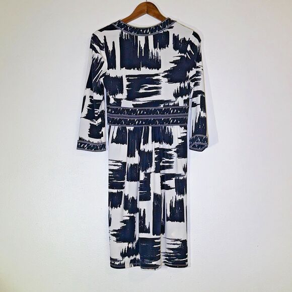 Max and Cleo Womens Dress M Sheath Black White V Neck 3/4 Sleeve Stretch - Picture 2 of 10